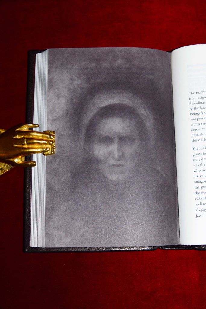 ÞURSAKYNGI IV: SVARTKONST by Ekotu - RARE DELUXE Leather Bound Limited Edition with Unreleased Text and Rooster Feather - Image 4
