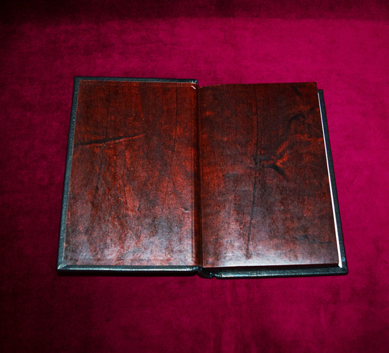 ÞURSAKYNGI IV: SVARTKONST by Ekotu - RARE DELUXE Leather Bound Limited Edition with Unreleased Text and Rooster Feather - Image 3