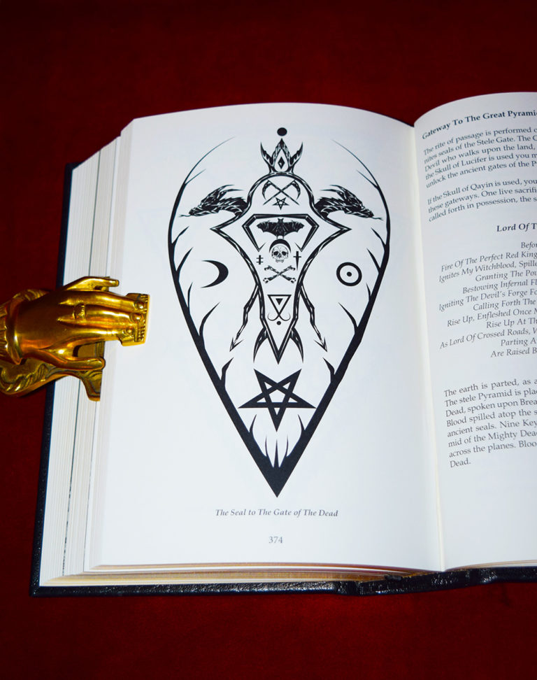 THE ALTAR OF QAYIN by Mark Alan Smith - Signed, Inscribed and Sigilized Deluxe Leather Bound LAKE OF FIRE Edition in Custom Traycase. BONUS also includes a hand written spell by the author in the Note section of the book. - Image 11